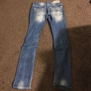 Big star jeans size 25 but can fit a 26